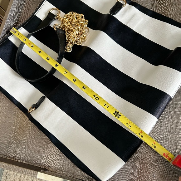 Inzi black and white bag with gold chain strap - Picture 8 of 11